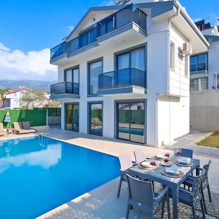 Hotel Hisaroenuende 4+1